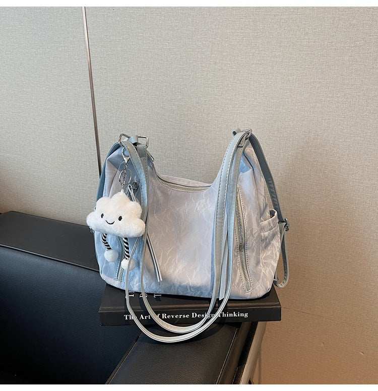 Scopri la collezione "Cotton Clouds": la tua compagna perfetta per ogni giorno.