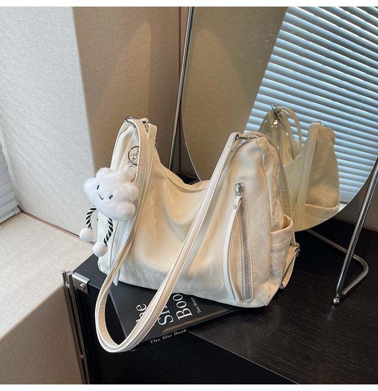 Scopri la collezione "Cotton Clouds": la tua compagna perfetta per ogni giorno.